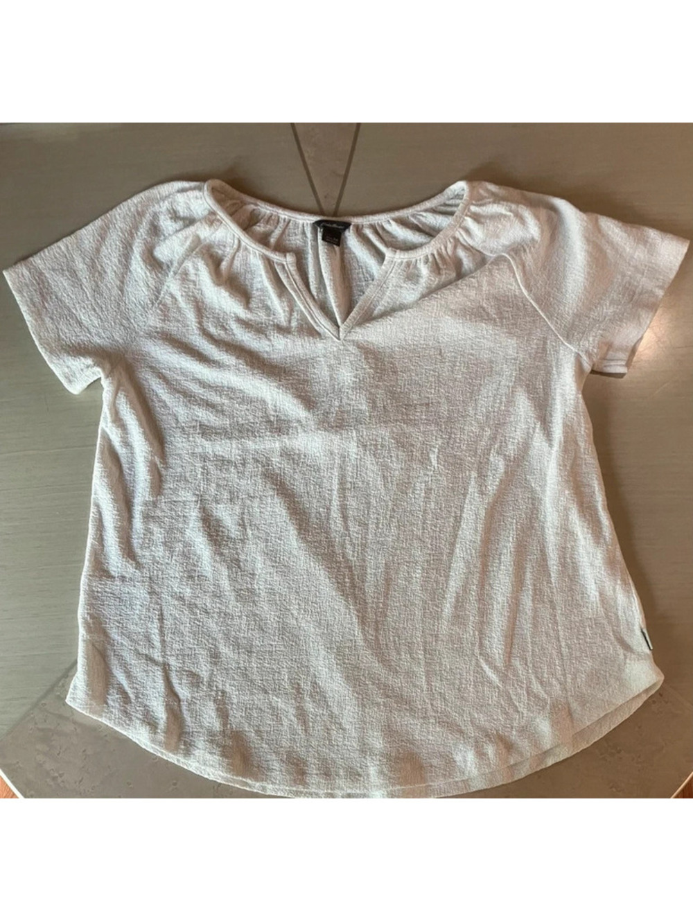 Eddie Bauer Breathable Textured V Neck Top, Womens M, White, Short Sleeve